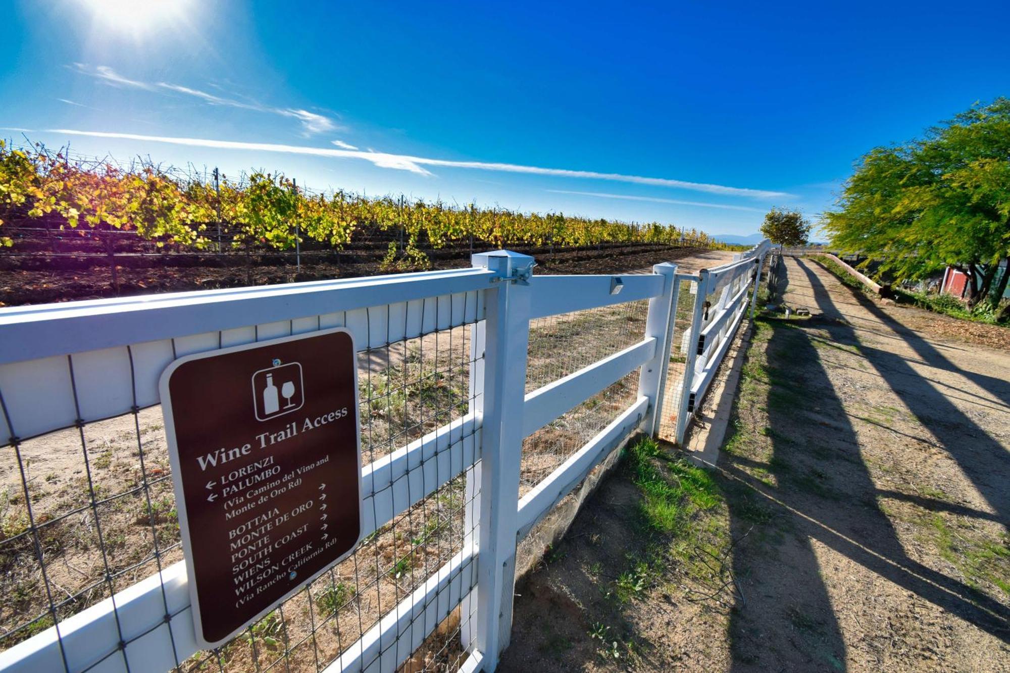 Peppertree Lane Ranch -- Seven-Acre Ranch In The Heart Of Wine Country Hotel Temecula Exterior photo