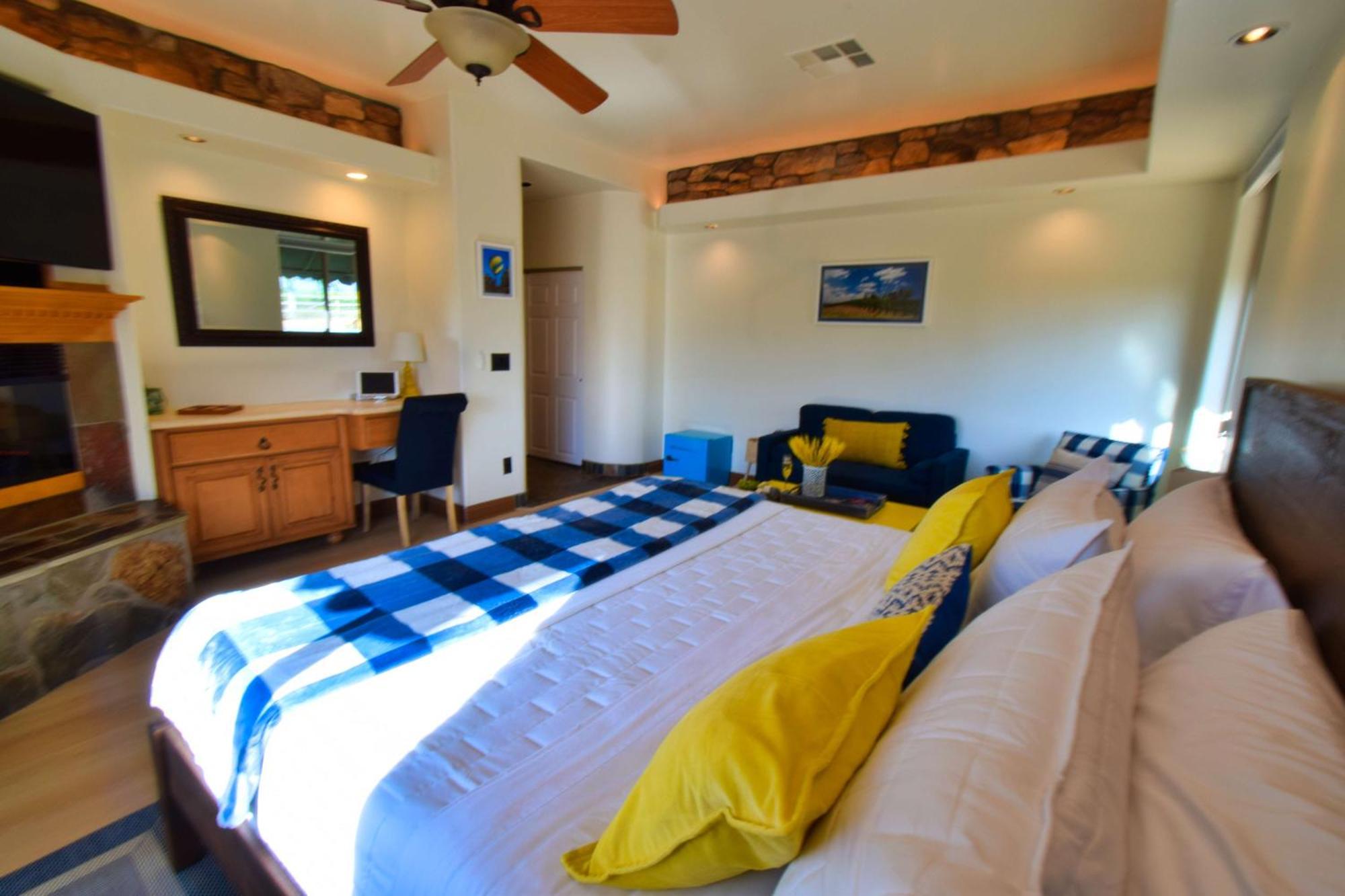 Peppertree Lane Ranch -- Seven-Acre Ranch In The Heart Of Wine Country Hotel Temecula Exterior photo