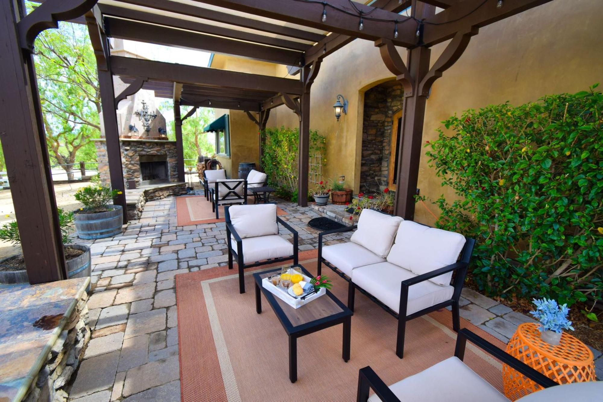 Peppertree Lane Ranch -- Seven-Acre Ranch In The Heart Of Wine Country Hotel Temecula Exterior photo