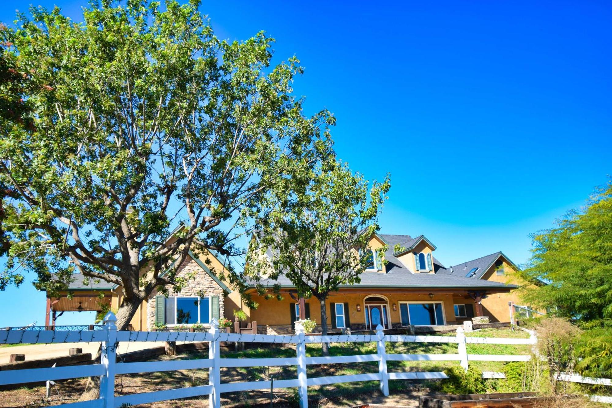 Peppertree Lane Ranch -- Seven-Acre Ranch In The Heart Of Wine Country Hotel Temecula Exterior photo