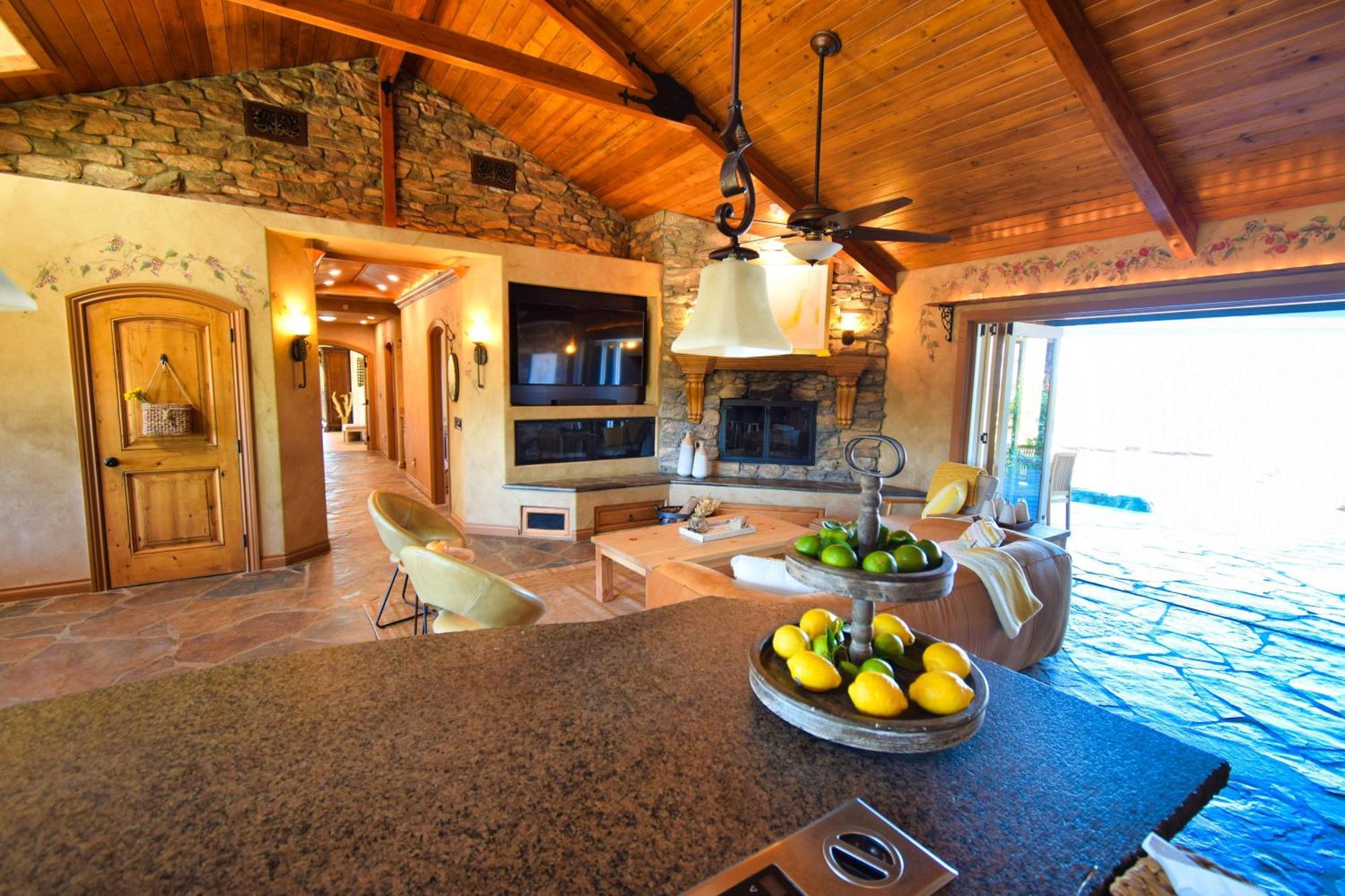 Peppertree Lane Ranch -- Seven-Acre Ranch In The Heart Of Wine Country Hotel Temecula Exterior photo