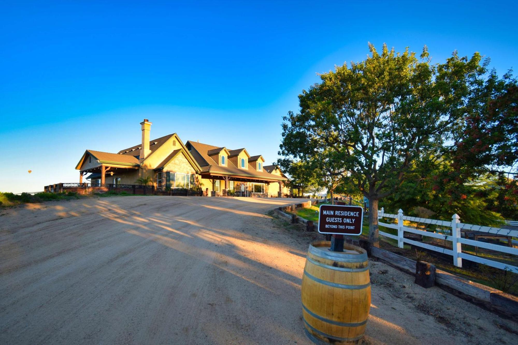 Peppertree Lane Ranch -- Seven-Acre Ranch In The Heart Of Wine Country Hotel Temecula Exterior photo